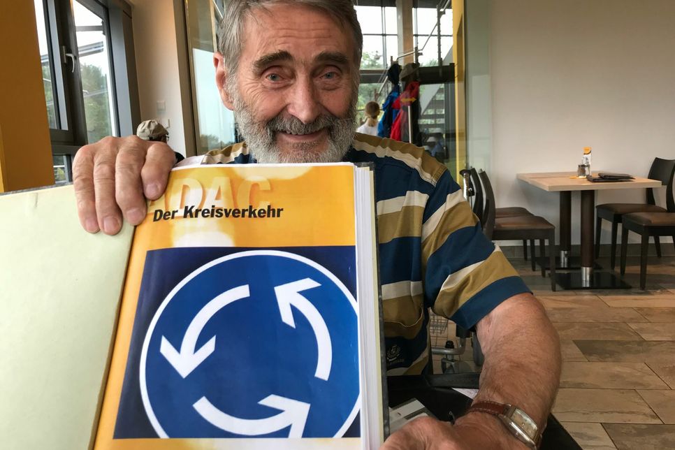Gibt nicht auf: Gottfried Gäbel (78) aus Königstein kämpft für den Kreisverkehr.  Foto: Schramm