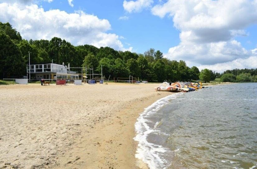 Der Bautzener Stausee ist dieses Jahr von Blaualgen befallen.