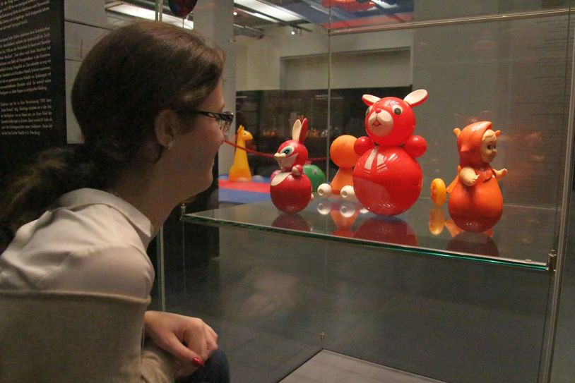 Die aktuelle Weihnachtsausstellung im Stadtmuseum zeigt Plastikspielzeug aus der Zeit von 1950-1980 Fotos: Pönisch