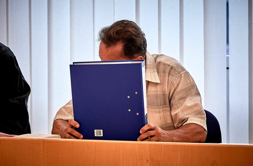 Steffen S. im Amtsgericht Pirna. Er muss zweieinhalb Jahre hinter Gitter. Fotos: Marko Förster