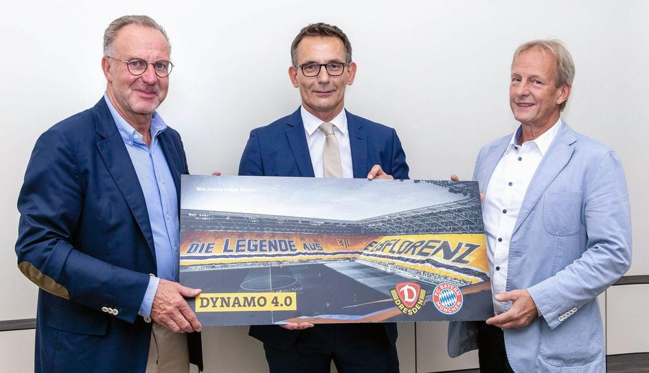 Karl-Heinz Rummenigge, Michael Born und Jens Heinig besiegelten die Partnerschaft. Foto: FC Bayern München
