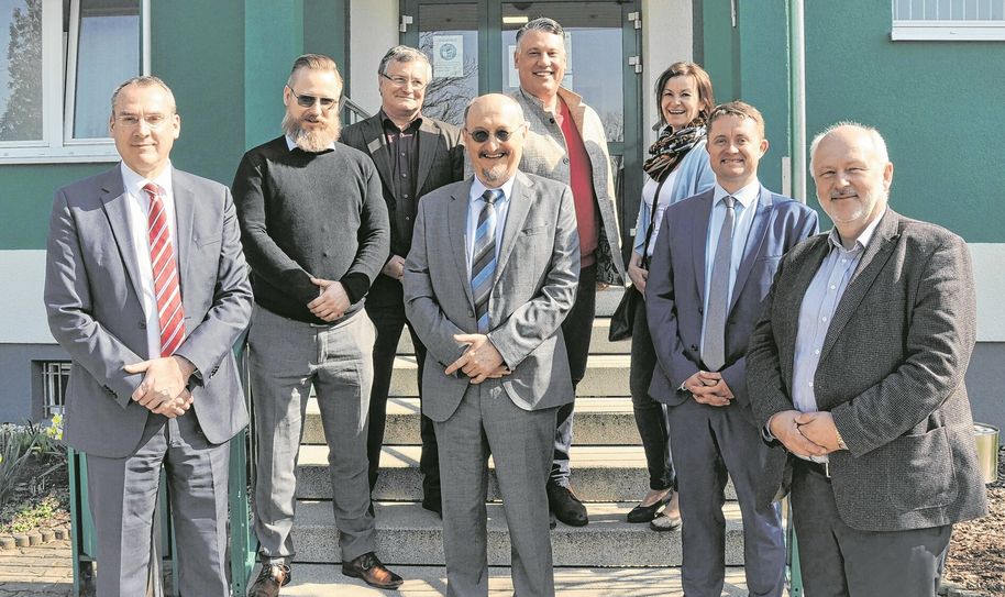 Andreas Fredrich, Tobias Dorn, Wolf-Peter Hannig, Roland Osiander, Christoph Schmidt, Manuela Noack, Niko Gebel und Thomas Zenker (v.l.n.r.) bei der Verabschiedung.