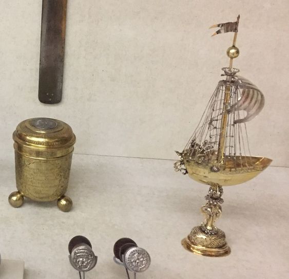 Die "Goélette" ist wieder im Heimathafen Dresden vor Ankerr, konkret in der Vitrine im Stadtmuseum. Foto: Stadtmuseum