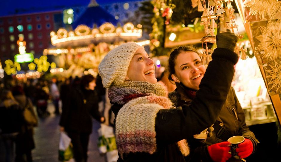 Überall laden Weihnachtsmärkte ein, sich musikalisch und kulinarisch auf das Fest einstimmen zu lassen. Foto: Fotolia