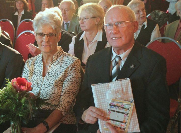 Der Dank vom 2015er Louise-Schiller-Medaillen-Träger ging auch an seine Ehefrau.   Foto: J. Weser