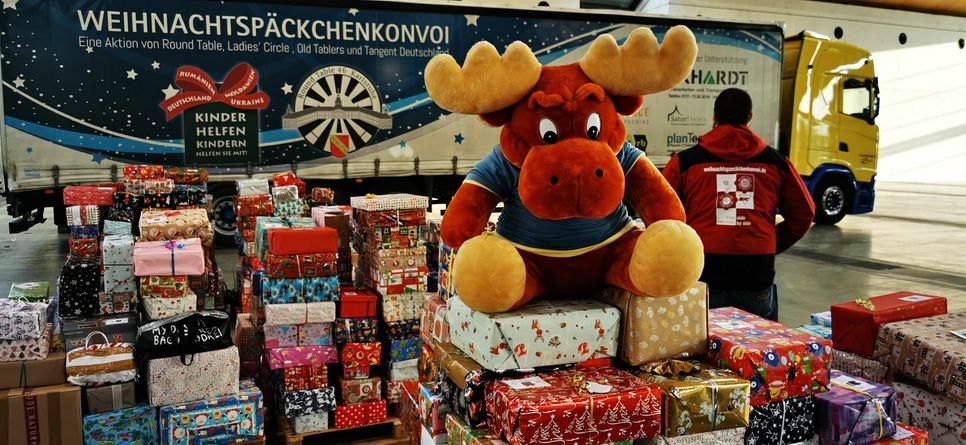 Der Weihnachtspäckchen-Konvoi wird seit 2001 mit ehrenamtlichen Helfern organisiert. Foto: Round Table