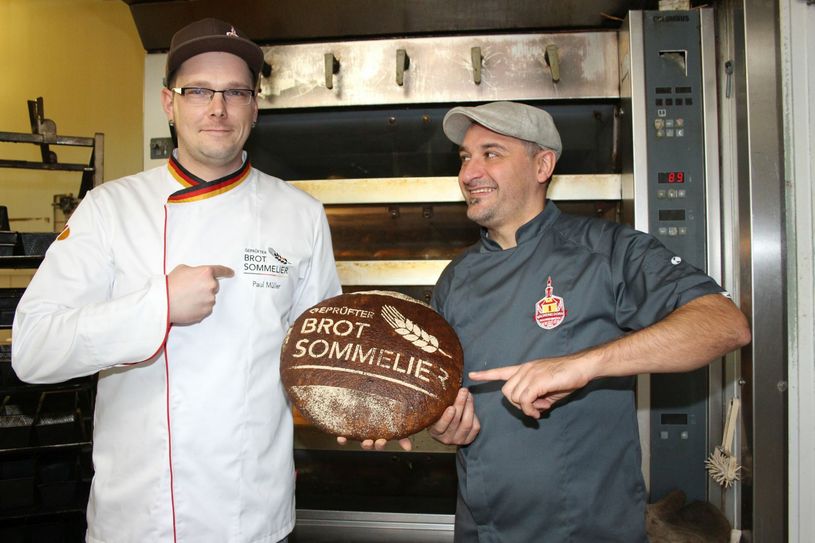 Preisträger Stefan Dorn mit seinem Brot-Sommelier Paul Müller (v.r.). Foto: wit