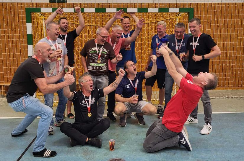 Für den HC Spreewald am Start waren: Thomas Kleina (TW), Wolfgang Freimann, David Bock, Bert Orbanz, Matthias Naumann, Mirko Wolschke, Thomas Heik, Matthias Dümke, Gerald Schulz, Karsten Langner, Jens Massierer, Ingolf Burisch und Ralf Karla (B).