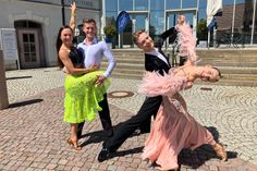 Die Tanzpaare Egor Boldysh &amp; Irina Averina (re.) und Steve Hädicke &amp; Antonia Adam sind startklar.