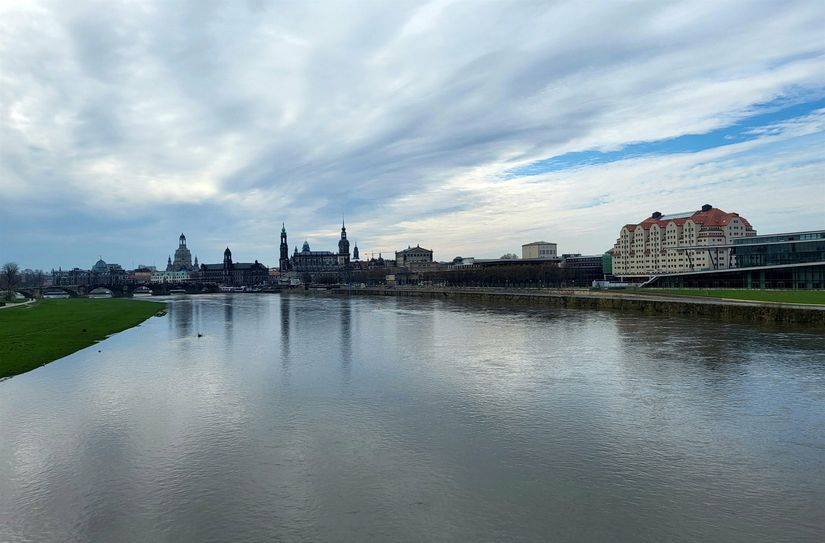 Die Elbe macht sich breit...