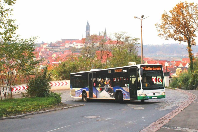 Nicht nur bei Eis und Schnee ist eine Abfahrt über den Plossen nach Meißen eine knifflige Sache. Lkws oder Ortsunkundige, die die Kurve falsch einschätzen, sorgen täglich für engen Nervenkitzel.                     Foto: Mie