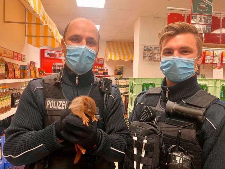 Beamte des Polizeireviers Görlitz mit Chap. Foto: Polizei