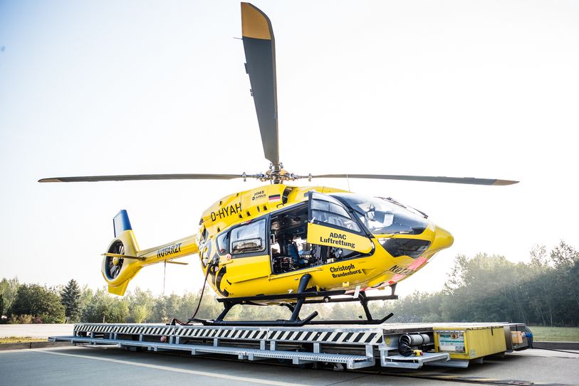 Mit Inbetriebnahme der Maschine H145 fliegt nun einer der modernsten Helikopter Intensivtransporte für Brandenburg und über die Landesgrenzen hinaus. Quelle: Nady El-Tounsy/ADAC