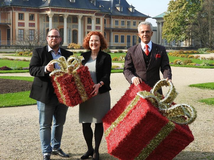 Luthe Grothehöfer, Sybille Gräfe (Leiterin Schlossbetrieb Pillnitz) und Andreas Boehlke versprechen: "Wir setzen mit dem Christmas Garden 2019 noch eins drauf". Foto: Pönisch