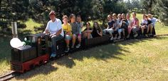 Eine Runde auf der Parkeisenbahn lässt Kinder strahlen.