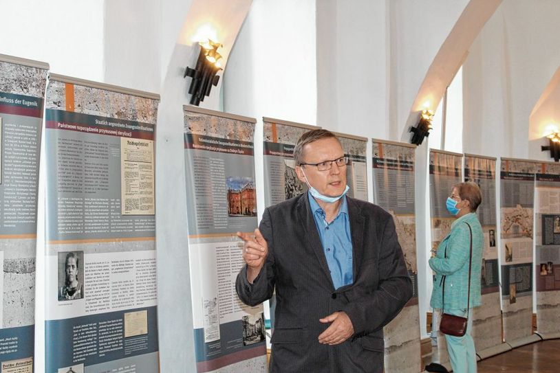 Dr. Boris Böhm, Leiter der Gedenkstätte Pirna-Sonnenstein, eröffnete die Ausstellung im Schloss. Foto: sr
