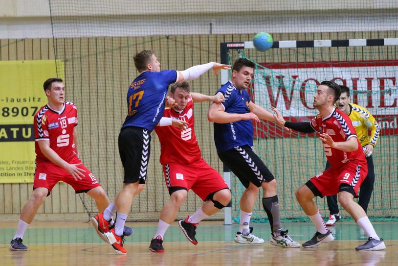 Florian Takev (l.), Ernst Efa (M.), Robert Takev (r.). Foto: Steffen Beyer