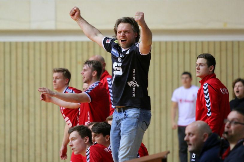 LHC-Trainer Marcel Linge bejubelt den Sieg. Foto: Steffen Beyer