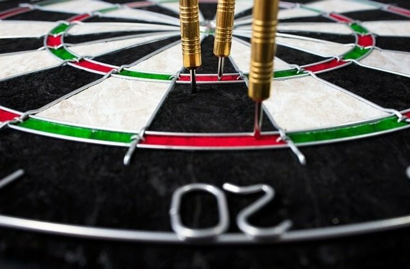 Gemeinsam mit zwei Vereinen richtet der Kreissportbund die erste Kreis-Dartsmeisterschaft aus.
