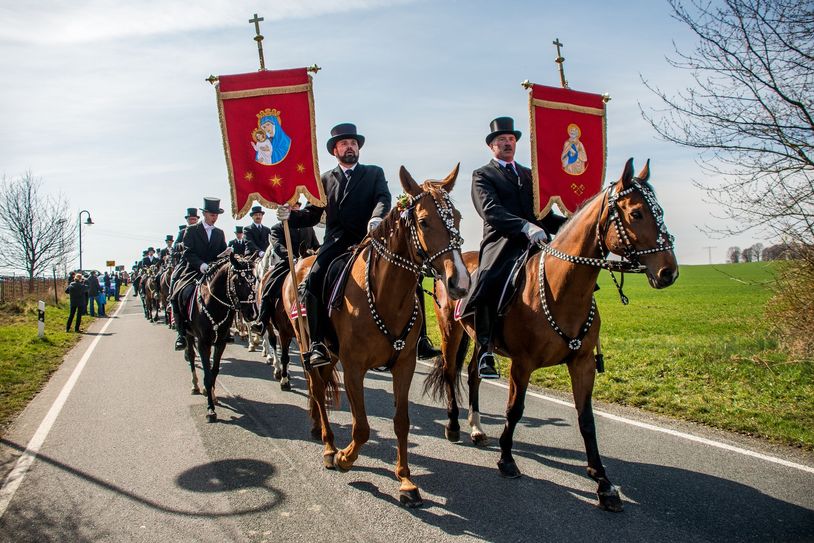 Von Patensemmel, Karklappern bis Myrtekränzen - drei Osterreiter aus der Lausitz sprechen über ihre liebevollen Sitten und Gebräuche.