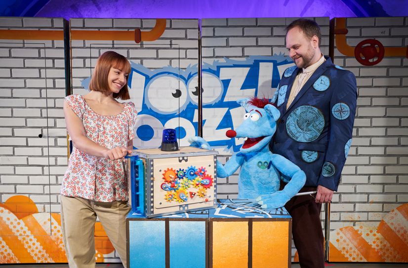 Der plüschig-blaue Woozle Goozle geht nicht nur im Fernsehen Erfindungen auf den Grund. Am 6. Oktober ist er in der Lausitzhalle zu erleben.