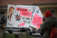 Auch in Pirna zeigten Demonstranten ihren Unmut.