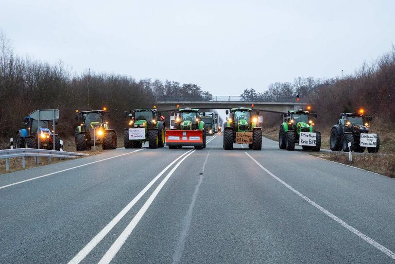 Bundesweit haben sich am 8. Januar zahlreiche Bauernproteste formiert und für Verkehrseinschränkungen gesorgt. Unternehmer und Gewerbetreibende unterstützten die Aktion.