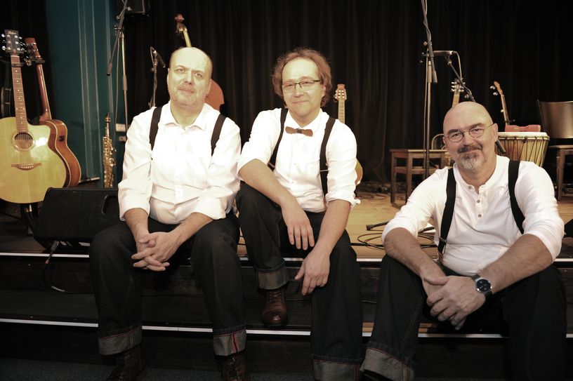 Matthias Manz, Jan Schönberg und Mirko Warnatz bringen ihre Interpretationen der Gundermann-Lieder auf die Bühne in der neuen Bar.