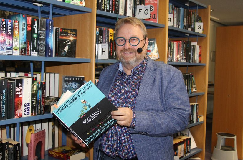 Chefarzt Frank Dietrich war zur Veranstaltung »Ethik und Literatur« in der Stadtbibliothek zu Gast.