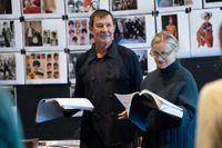 Bei einer Probe zu "Kleider machen Leute": Regisseur Stephan Märki und Choreografin und Co-Regisseurin Chris Comtesse