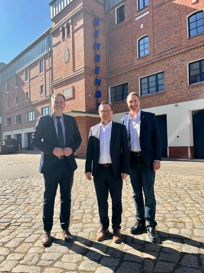 Oberbürgermeister Tobias Schick und Kay Thorsten Behrendt, Geschäftsführer von Behrendt GmbH Elektrogroßhandel, haben sich kürzlich zum wirtschaftlichen Austausch getroffen.