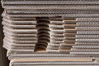 Ein Stapel Umzugskartons ist eine echte Herausforderung. 
Pixabay © stux CCO Public Domain