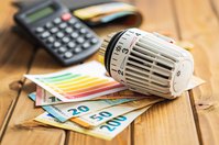 Die Wahl des Energieanbieters kann Einsparungen im monatlichen Budget bedeuten. (Bild: Jiri Hera/Adobe Stock) 